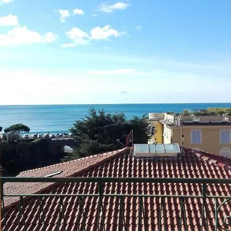 Bianca House Sea View * レヴァント