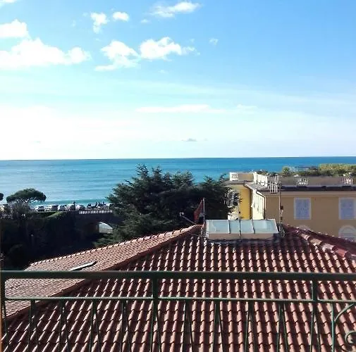 Bianca House Sea View * 레반토